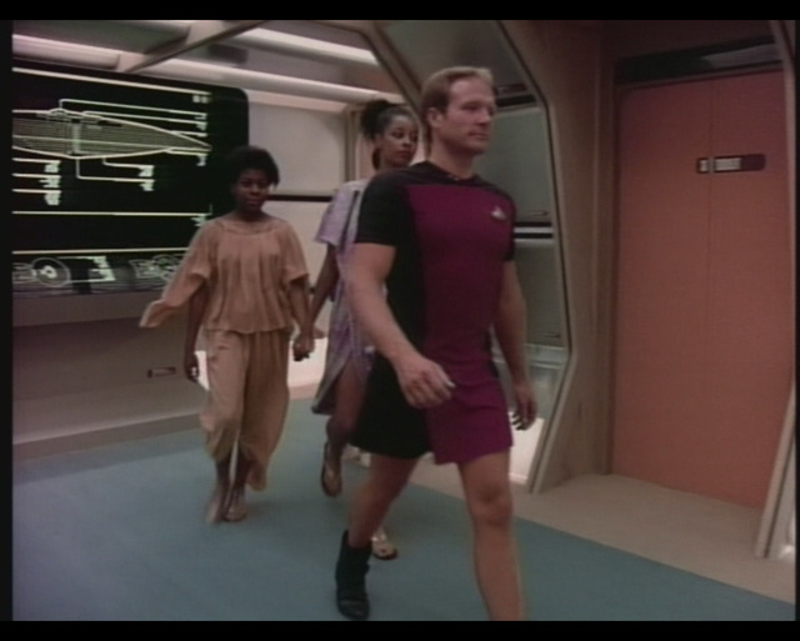 Illustration for article titled Los trajes más locos e increíbles de Star Trek: La nueva generación
